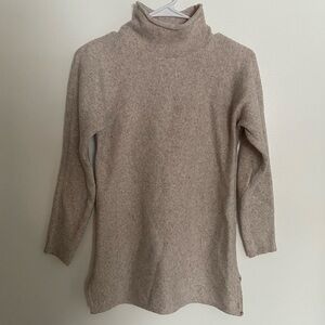 Banana Republic sweater sz. Small